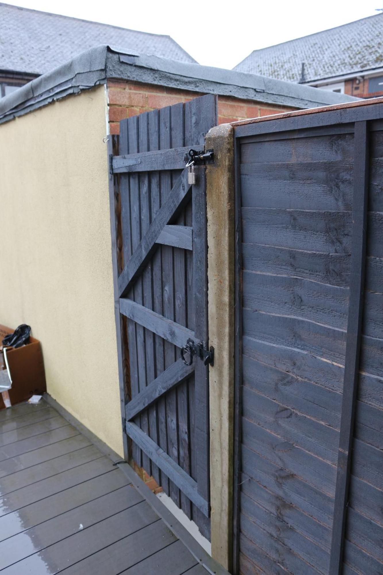 Self Contained, Double Bed Studio, Private Kitchen, Private Bath, Walking Distance To Harry Potter Watford  Exterior foto