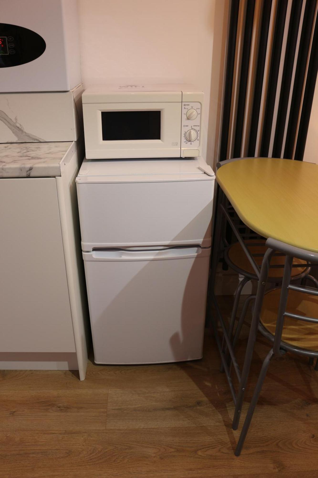 Self Contained, Double Bed Studio, Private Kitchen, Private Bath, Walking Distance To Harry Potter Watford  Exterior foto